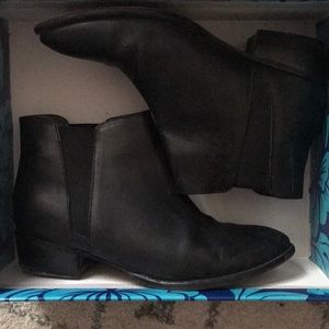 Chelsea ankle boots leather black